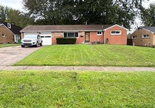 121 Florence Ave, Alliance, OH, 44601-2130 | Card Image
