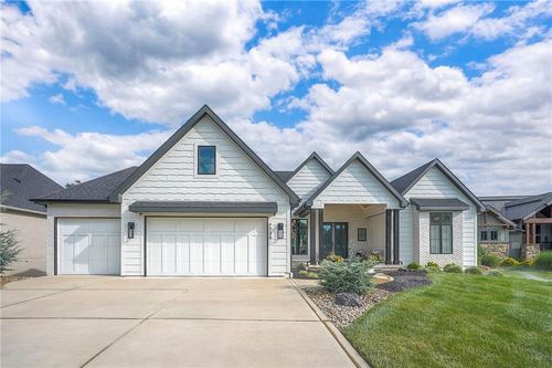 7736 Donnelly Ave, Kansas City, MO, 64158-1421 | Card Image