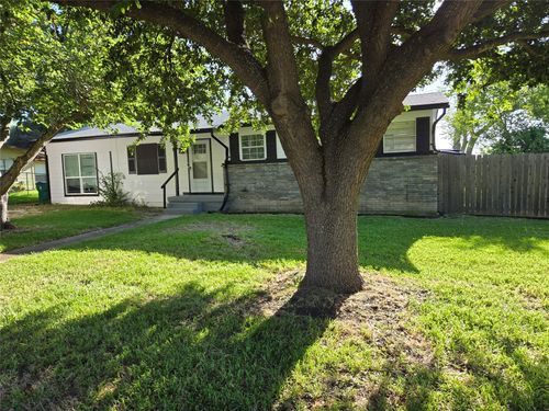906 Debus Dr, Taylor, TX, 76574-2113 | Card Image