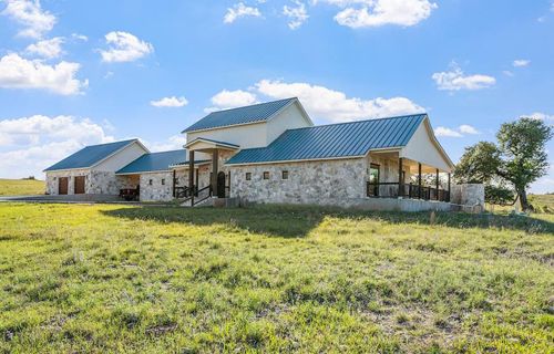 440 Junker Hill Dr, Fredericksburg, TX, 78624-3838 | Card Image