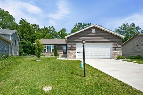 685 Friars Green, Valparaiso, IN, 46385 | Card Image