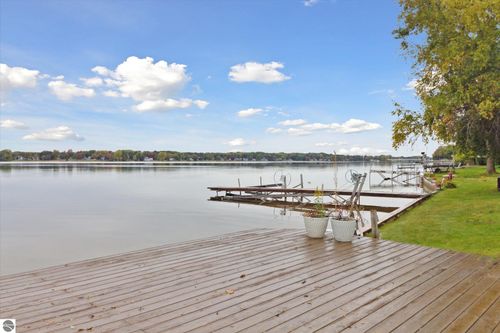 1130 Clubhouse Dr, Lake Isabella, MI, 48893-9382 | Card Image