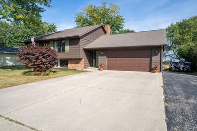 475 E Richards Road, House other with 3 bedrooms, 2 bathrooms and null parking in Oregon WI | Image 2