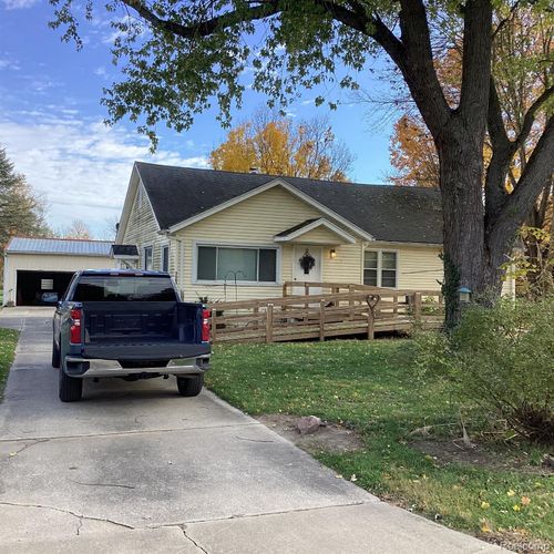 721 Lee Ave, Vicksburg, MI, 49097-1426 | Card Image