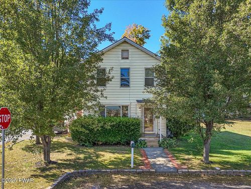 511 Avenue K, Matamoras, PA, 18336-1329 | Card Image