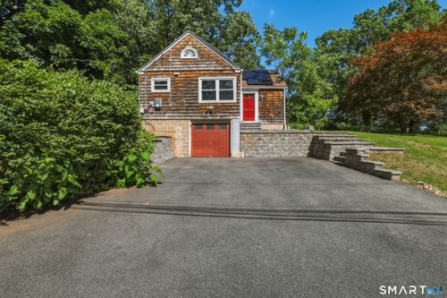 24 Guerney Ave, Meriden, CT, 06451-6271 | Card Image