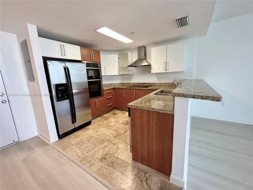3006-170 Se 14th St, Miami, FL, 33131-3334 | Card Image