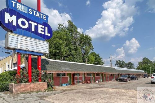 819 W 7th St, Texarkana, TX, 75501-5070 | Card Image