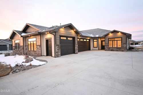 1911 Community Lp, Bismarck, ND, 58503 | Card Image