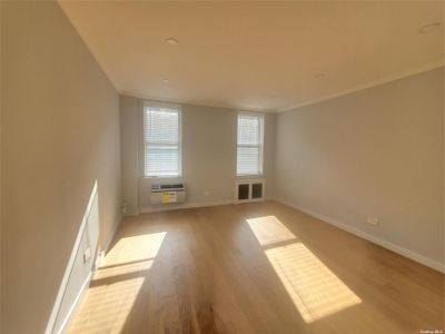 118 - 31-85 Crescent Street, Home with 1 bedrooms, 1 bathrooms and null parking in Astoria NY | Image 3