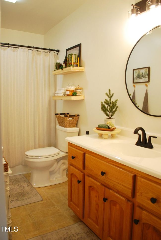 8 Hall Bath | Image 8