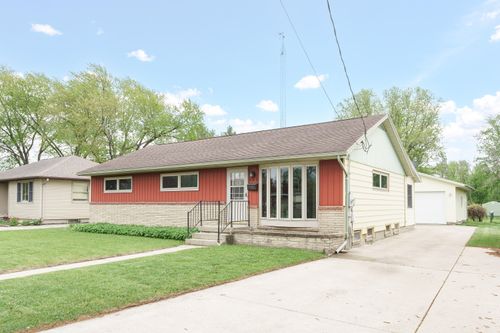 105 Clark St, Watertown, WI, 53094-6417 | Card Image