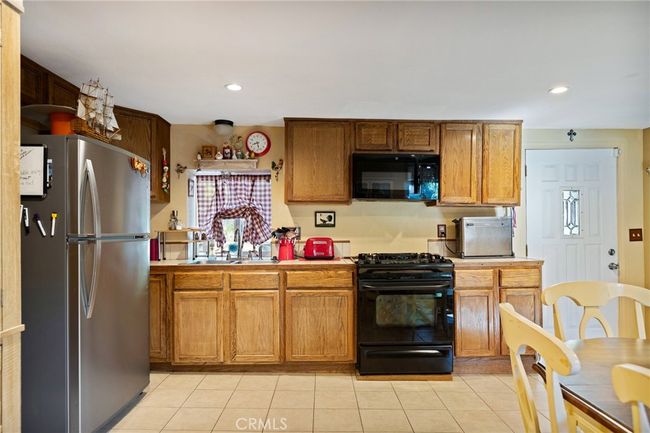 22864 Alder Ln, House other with 1 bedrooms, 2 bathrooms and 4 parking in Crestline CA | Image 14