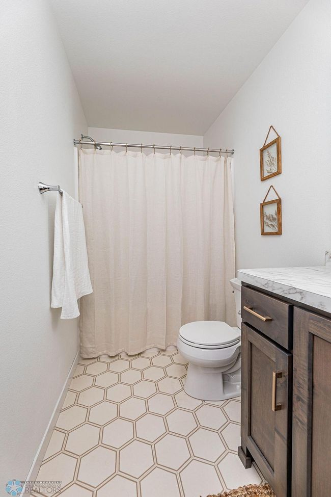 Bathroom | Image 18