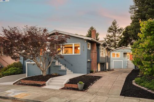 5731 Hermann St, Oakland, CA, 94609 | Card Image