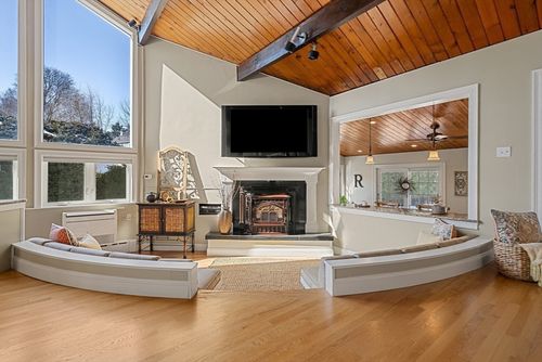 384 Brighton Street, Belmont, MA, 02478 | Card Image