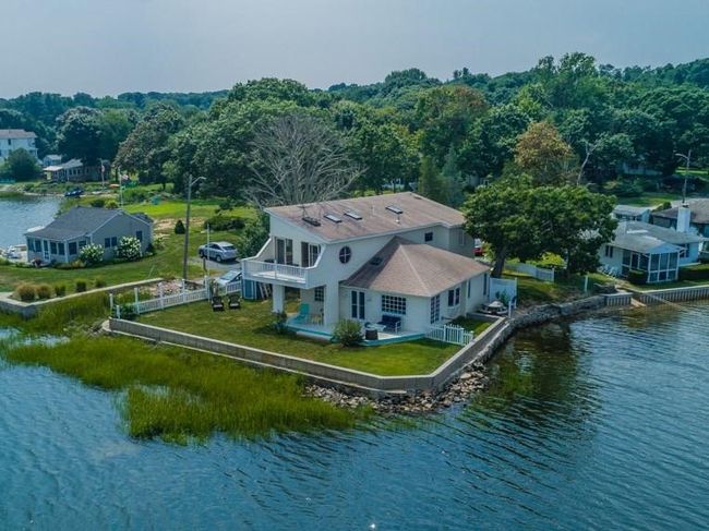 99 Smith St, House other with 2 bedrooms, 2 bathrooms and 2 parking in Bristol RI | Image 4