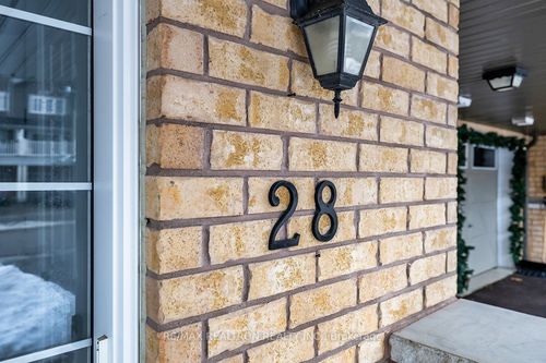 28 Nearco Cres, Oshawa, ON, L1L0J4 | Card Image