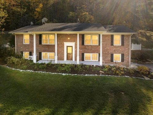 5661 Owens Rd, Radford, VA, 24141-8139 | Card Image