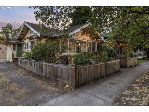 574 W 13th Ave, Eugene, OR, 97401-3461 | Card Image