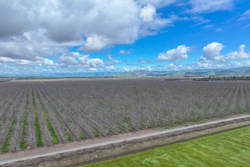 18995 Avenue 232, Lindsay, CA, 93247-9770 | Card Image