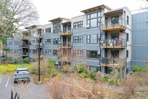 302-3912 Carey Rd, Victoria, BC, V8Z4E2 | Card Image