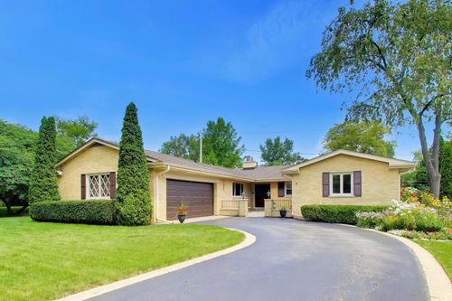 206 W Hiawatha Trail, Mount Prospect, IL, 60056 | Card Image