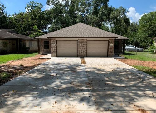 413-415 Hurst St, Angleton, TX, 77515-5711 | Card Image