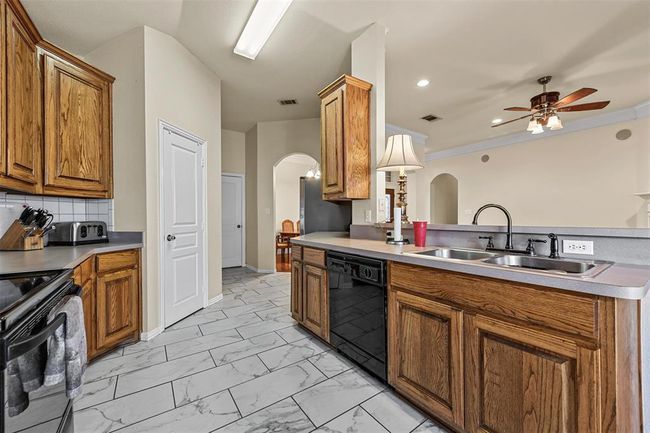 908 Ryanfield Court, House other with 4 bedrooms, 2 bathrooms and null parking in Burleson TX | Image 12