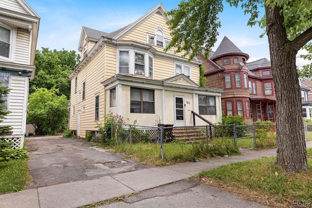 Borden Ave, Syracuse, NY 13205