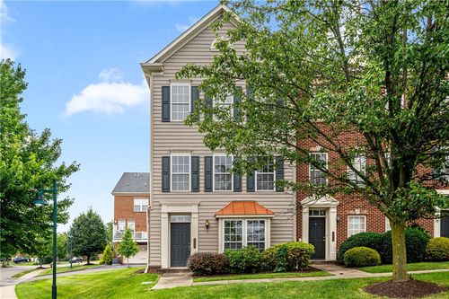 208 Village Pl, Wexford, PA, 15090-5644 | Card Image