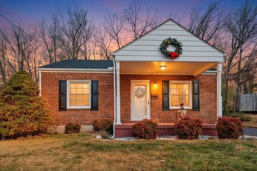 4615 Renfro Blvd Nw, Roanoke, VA, 24017-2427 | Card Image