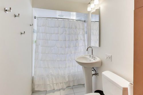 57 Chestnut Ave, Clarendon Hills, IL, 60514-1249 | Card Image