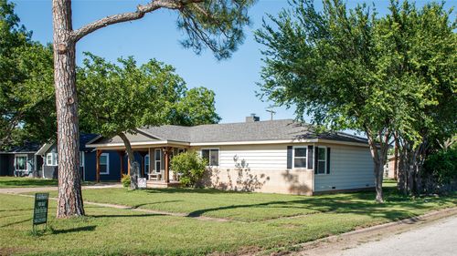 411 S Avenue H, Olney, TX, 76374-2064 | Card Image