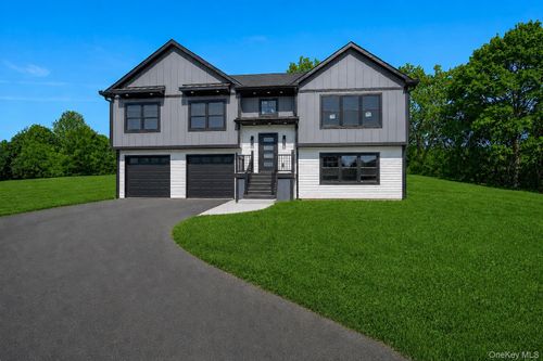 4 Corine Dr, Poughkeepsie, NY, 12601-1225 | Card Image