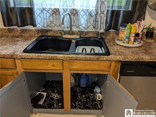 650 Barrows St, House other with 3 bedrooms, 2 bathrooms and null parking in Jamestown NY | Image 9