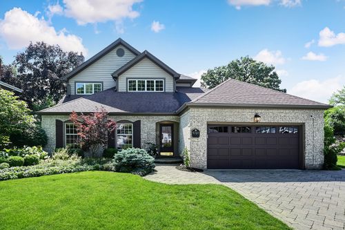 5707 Lawn Dr, Western Springs, IL, 60558-2226 | Card Image