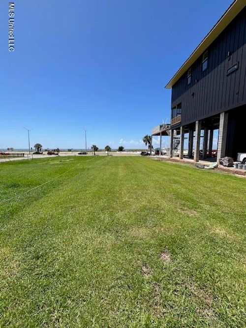 1604 Beach Blvd, Biloxi, MS, 39531-5307 | Card Image