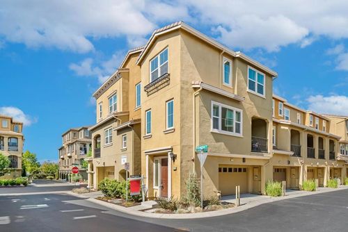 5743 Oceanspray Rd, Newark, CA, 94560-4886 | Card Image