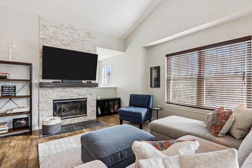 b-N16 W26500 Meadowgrass Circle, Pewaukee, WI, 53072 | Card Image