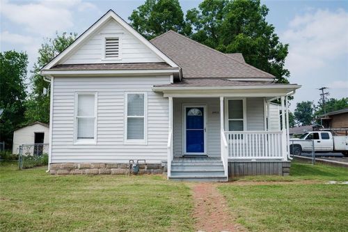 2411 Crawford Ave, Parsons, KS, 67357-2526 | Card Image