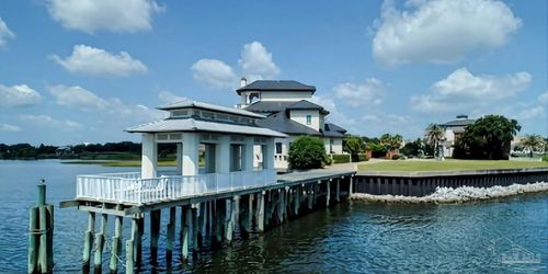18 Wharf Ave, Pensacola, FL, 32502-6202 | Card Image