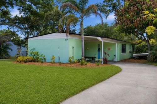 609 W River Dr, TEMPLE TERRACE, FL, 33617-7807 | Card Image