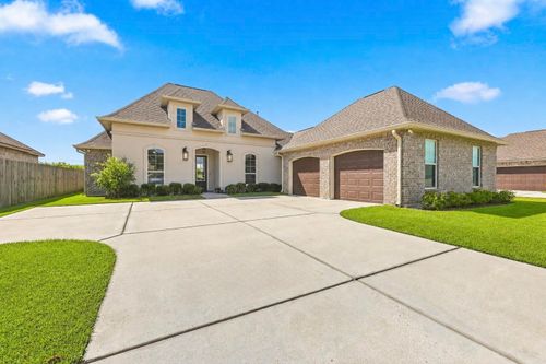 257 Royal Oak Blvd, Thibodaux, LA, 70301-6048 | Card Image