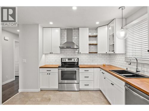 949 Grenfell Crt, Kelowna, BC, V1Y8C5 | Card Image