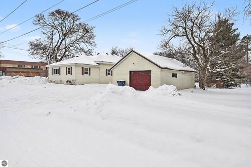 130 Ayer St, Cadillac, MI, 49601-1279 | Card Image