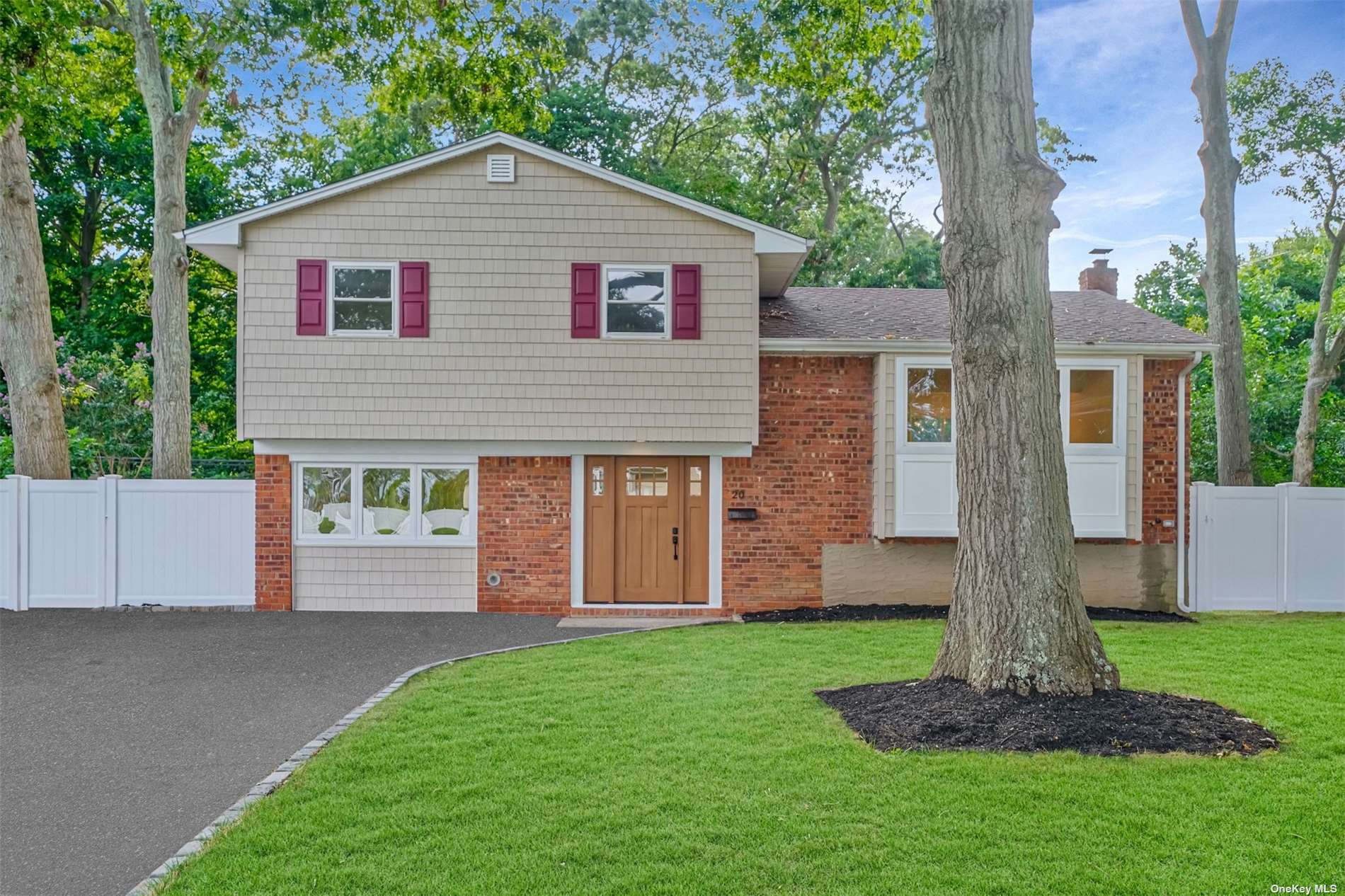 Linda Ln, Commack, NY 11725