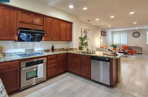 273 Sullivan Way, Hayward, CA, 94541-4335 | Card Image