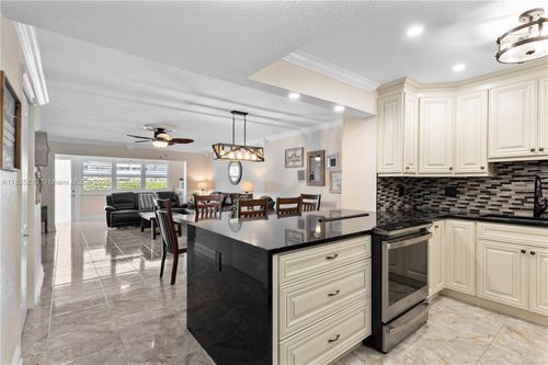 apt-105t-329 Se 3rd St, Hallandale Beach, FL, 33009-5677 | Card Image