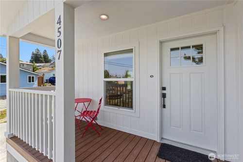 4507 Oaks Avenue, Anacortes, WA, 98223 | Card Image